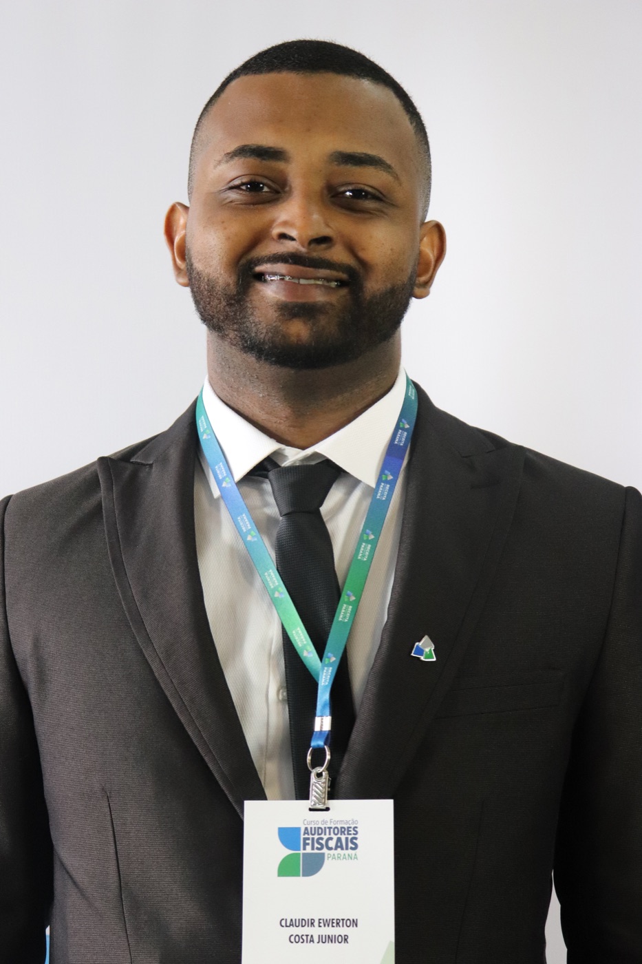 Retrato profissional de Claudir Ewerton como auditor fiscal